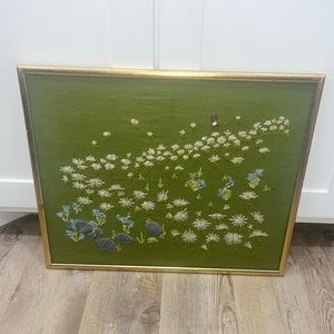 Vtg Crewel Floral Embroidery Canvas Art Gold Gilt Frame Daisies Needlepoint